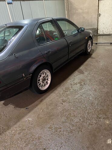 Nissan: Nissan Primera: 1993 г., 1.6 л, Механика, Бензин, Хэтчбэк