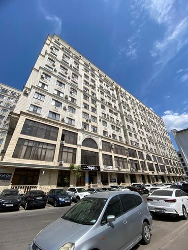 места ошский рынок: Продаю Офис 220 м², С ремонтом, Многоэтажное здание, 3 этаж