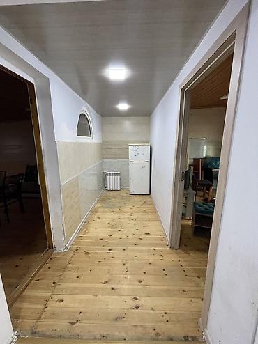 Uzunmüddətli kirayə mənzillər: 3 otaqlı həyət evi Planlaşdırma: - 1 geniş qonaq otağı (taxta tavan — 5