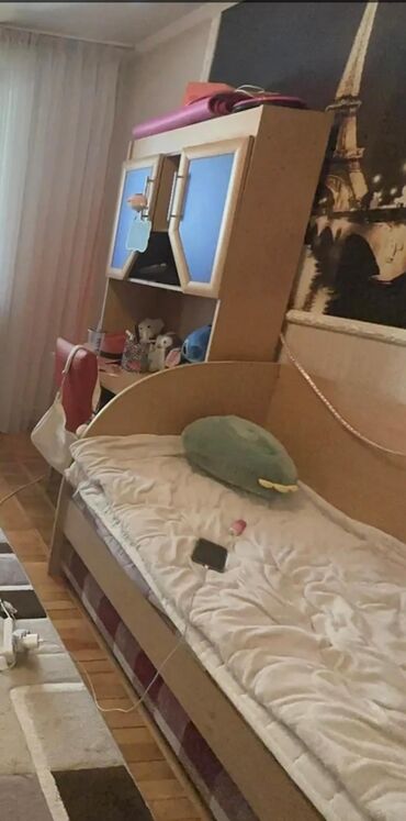 Двуспальные кровати: Отдам кровать с раздвижным матрасом состояние хорошее чисто