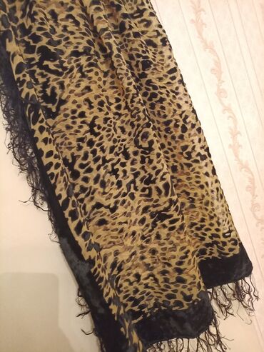 Baş geyimləri: 6 ədəd şal kələğayı Cəmi : 24 Azn.Bir ədədi 4 Azn-dən — 9