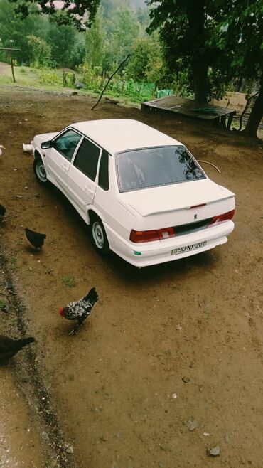 VAZ (LADA): Bu, dörd qapılı, ağ rəngli Lada Samara sedanıdır. Avtomobil yığcam — 10