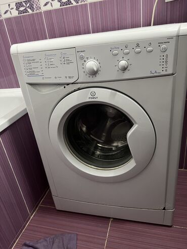 продаю автомат стиральная машина: Стиральная машина Indesit, Б/у, Автомат, До 5 кг, Узкая
