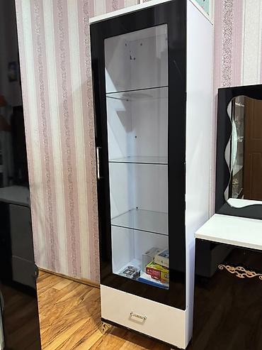 perla tv stend: Qara-ağ rəng sxemində qonaq otağı dəsti - Tərkibi: - Geniş komod — 3