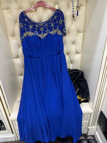 Ziyafət donları: Paltarların hər biri ideal veziyyetdedi 1-2 defe qeyinilib. Qiymət — 4