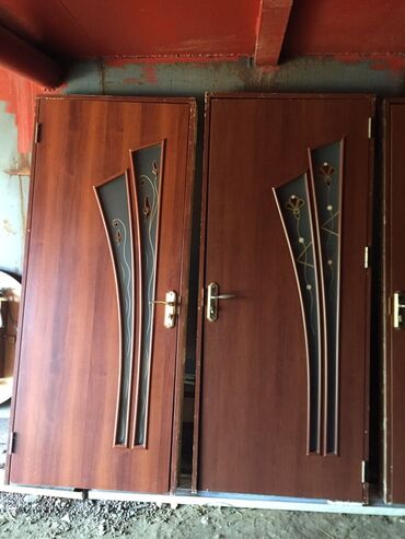 Alçipan: Taxta dizaynlı giriş/interyer qapıları - Material: tünd qəhvəyi ağac