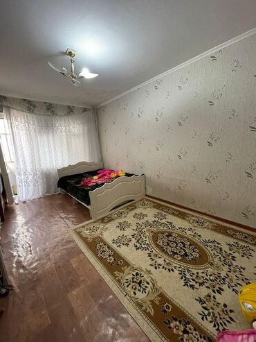 квартира дешевая: 1 комната, 37 м², 105 серия, 1 этаж, Старый ремонт