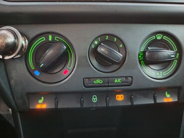 Skoda: Skoda Rapid: 2014 г., 1.4 л, Механика, Бензин, Хэтчбэк — 14