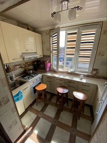 встроенная кухонная мебель: 3 комнаты, 48 м², 104 серия, 4 этаж, Евроремонт
