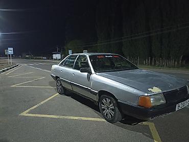 трактир 82: Audi 100: 1984 г., Механика, Седан — 6