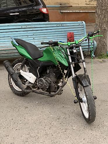 motosiklet harley davidson: Motosiklet – küçə/naked üslubunda, yaşıl-qara rəng sxemi ilə. Texniki — 5
