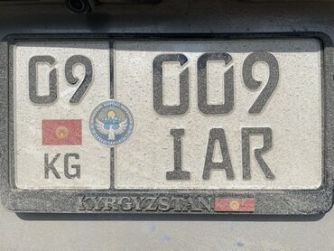 чехлы на гольф: Номерной знак Кыргызстана (KG) с комбинацией G9 009 IAR. Особенности