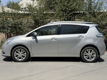 семиместные машины: Toyota Verso: 2012 г., 1.8 л, Автомат, Бензин, Минивэн