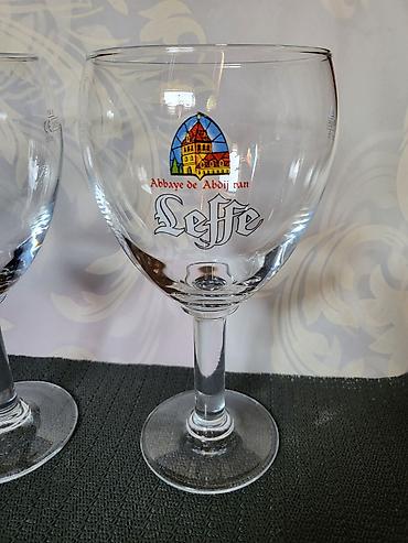 Čaše: Case nove za pivo Leffe. Case za pivo nove,jedna malo fabricki — 6
