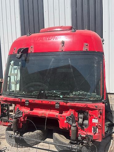 коробка рено: Кабина Renault T-series, для тягача с двигателем DXI-13 (D13 K2), год — 3