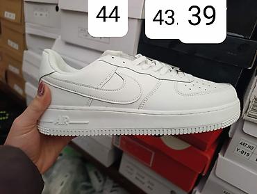 Patike: 2850 din na lalafo.rs — 29 Patike: 2850 din — 29