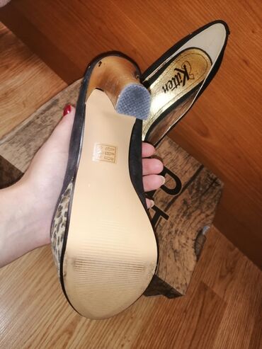 Salonke: Salonke, 39 — 6