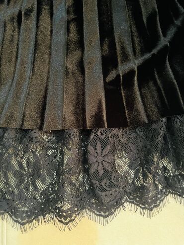 Ətəklər: Maksi Ətək, Stradivarius, Velür, M, L — 8