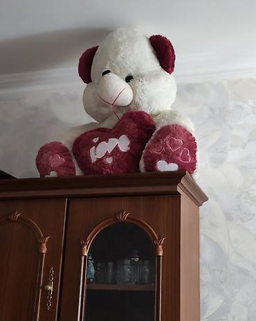 oyuncaq xəncərlər: Böyük plyuş ayı balışı - Rəng: krem-ağ gövdə, tünd bordo qulaqlar — 3