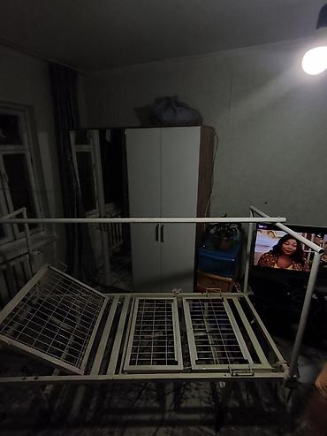 Медицинская мебель: ПРОДАЮ КОСТЫЛЯ 2000 сом МЕДИЦИНСКИЙ КРОВАТЬ 20.000 СОМ . СОСТОЯНИЕ — 3