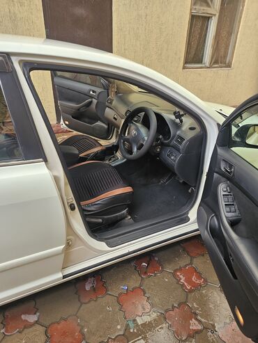 срочно продаю тойота: Toyota : 2004 г., 2 л, Автоматтык, Бензин, Седан