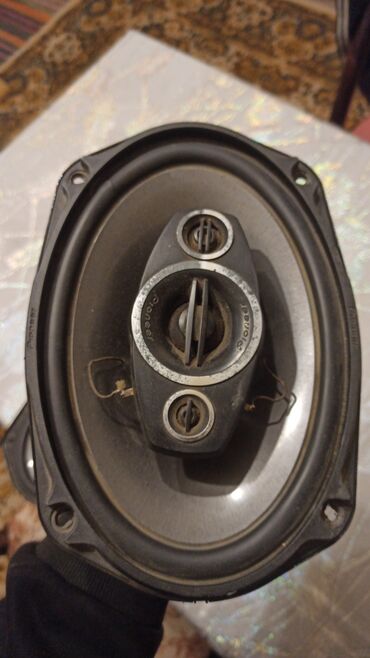 Dinamiklər və sabvuferlər: Avtomobil üçün Pioneer səs sistemi komplekti Tərkib: - Pioneer — 14