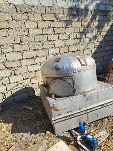 Bağ və bostan üçün digər məhsullar: Bak, Metal, 2000 l l, İşlənmiş, Ünvandan götürmə