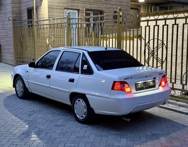 Daewoo: Daewoo Nexia: 2011 г., 1.6 л, Механика, Бензин, Седан — 4