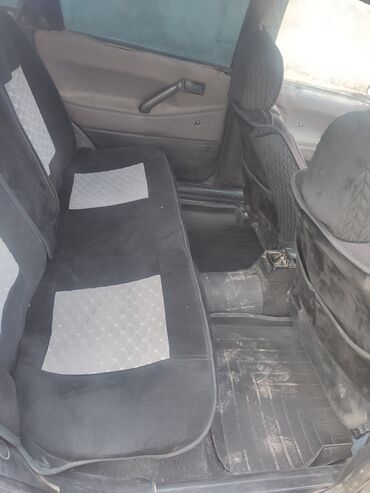 Другие Автомобили: Седан темно‑серого цвета. Кузов 4‑дверный, тонированные стекла по — 4