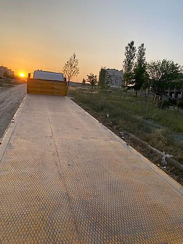 yükləyici traktor: Yük daşıma üçün yarımqoşqu – platforma tipli senetde Meydança qeyd — 3