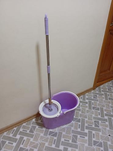 mop dəsti: Bənövşəyi rəngdə fırlanan mop dəsti – vedrə və mop komplekti. - — 2
