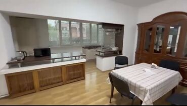 Офисы: Продаю Офис 200 м², С ремонтом, С мебелью, 1 этаж