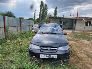 запчасть нексия 1: Автомобиль Daewoo Nexia черного цвета с повреждениями кузова. Данная