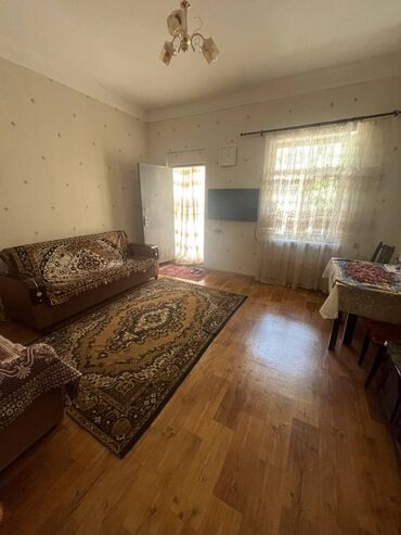 sahil qəsəbəsində təcili ev: Bakıxanov qəs. 3 otaqlı, 90 kv. m, Orta təmir