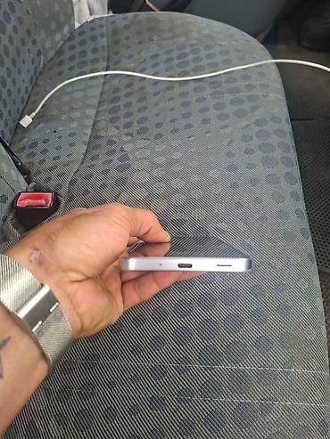 samsung telofon: Samsung Galaxy A17, 256 GB, rəng - Gümüşü, Simsiz şarj — 5