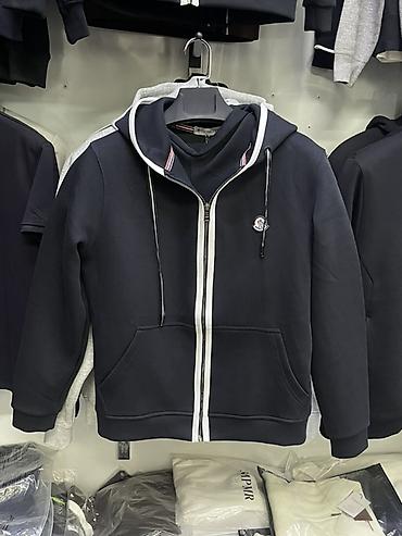 одежда сажда: Двойка Толстовка Moncler на молнии с капюшоном. Модель выполнена в — 1