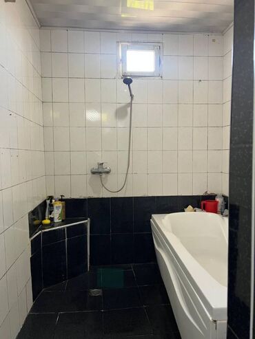 Uzunmüddətli kirayə mənzillər: Bakıxanov qəsəbəsində Neftçilərə avtobusla 5-10 dəqiqəlik yaxınlığda — 10