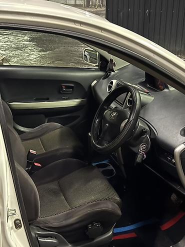 Toyota: Toyota ist: 2002 г., 1.5 л, Автомат, Бензин, Хэтчбэк — 4