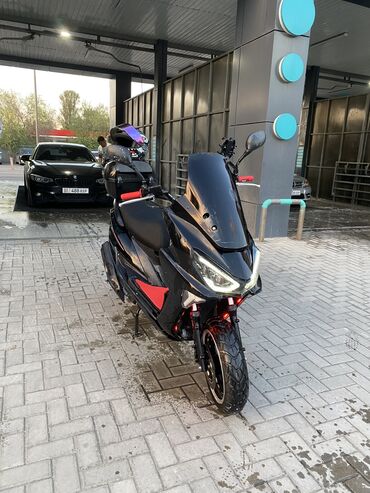 продажа мотоциклов в бишкеке: Продается скутер макси Пробег:20** Состояние отличное Тяга зверь Не