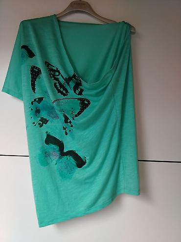 pull and bear majice: Turkizna ženska majica sa printom leptira – Terranova, veličina L. - — 1