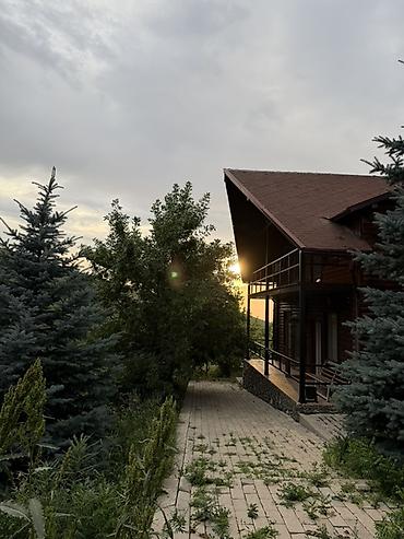 Продажа коттеджей и домов: 🏔️ Сдаётся уютный коттедж на горнолыжной базе «Орловка»! 🏡 Ищете — 11