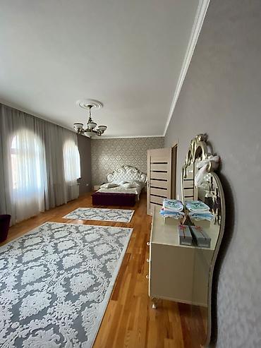 villa evler: Təmirli, geniş həyətli 3 mərtəbəli fərdi yaşayış evi. Plan və sahə: - — 10