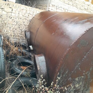 железный канистр: Металлическая горизонтальная емкость (цистерна) - Материал: сталь