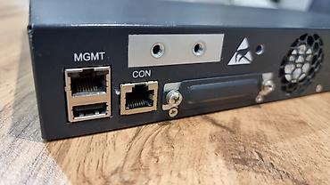 prosessor satilir: Juniper EX2200-24T-4G | 24 managed port + 4 SFP uplink Peşəkar — 4