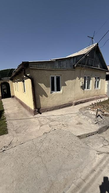 Продажа коттеджей и домов: Продаётся частный дом с огородом. -Район Старый толчок -Площадь — 2