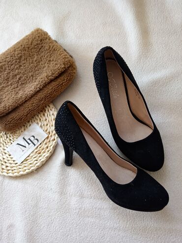 Bluze: Ženska odeća i obuća – paket S, M Sve je ili novo ili jako dobro na lalafo.rs — 4 Bluze: Ženska odeća i obuća – paket S, M Sve je ili novo ili jako dobro — 4