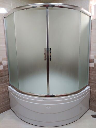 Duş kabinaları, arakəsmələr: Bucaqlı formalı, ağ rəngli duş kabinəsi. Paslanmayan metaldan — 6