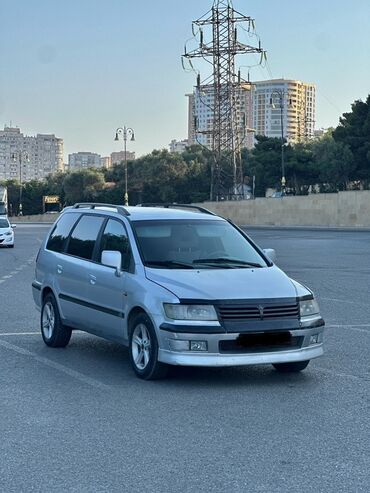 Mitsubishi Space Wagon: 2.4 л | 1999 г. 462000 км Минивэн