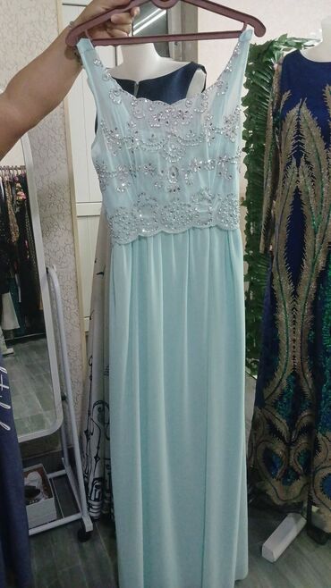 Ziyafət donları: Zərif gecə və tədbir geyimləri kolleksiyası - Qara-qızılı maxi don — 12