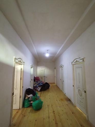 montində satilan evlər: Kirayə həyət evi verilir Şəmkirin kür qəsebəsində. 300 azn evin her — 9